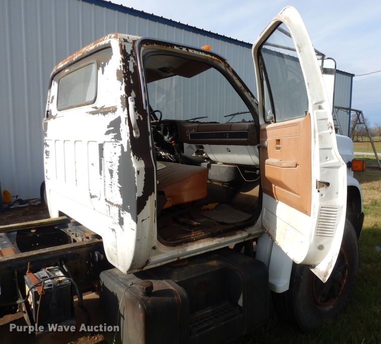 image for item DI8172 1989 Chevrolet C70  truck cab and chassis