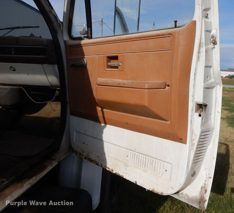 image for item DI8172 1989 Chevrolet C70  truck cab and chassis