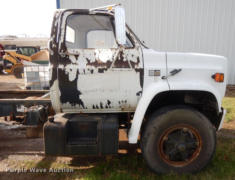image for item DI8172 1989 Chevrolet C70  truck cab and chassis