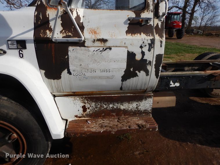 image for item DI8172 1989 Chevrolet C70  truck cab and chassis