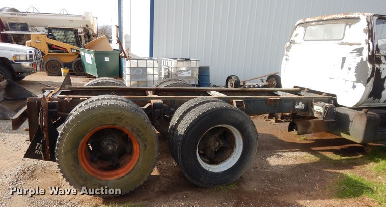 image for item DI8172 1989 Chevrolet C70  truck cab and chassis