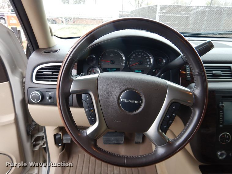 image for item DJ1186 2007 GMC Yukon Denali XL  SUV