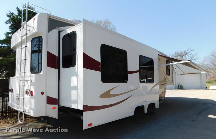 image for item DJ5998 2011 Excell D31RLE  camper