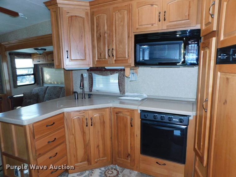 image for item DJ5998 2011 Excell D31RLE  camper