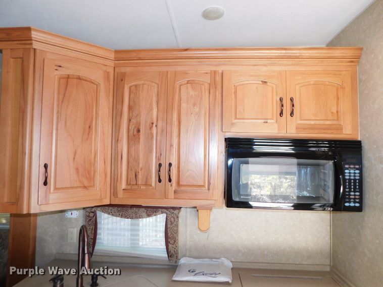 image for item DJ5998 2011 Excell D31RLE  camper