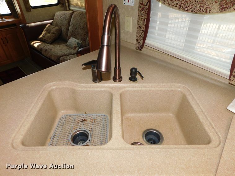 image for item DJ5998 2011 Excell D31RLE  camper