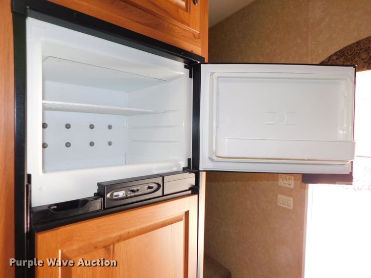 image for item DJ5998 2011 Excell D31RLE  camper