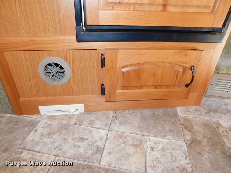 image for item DJ5998 2011 Excell D31RLE  camper