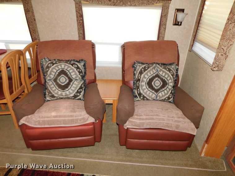 image for item DJ5998 2011 Excell D31RLE  camper