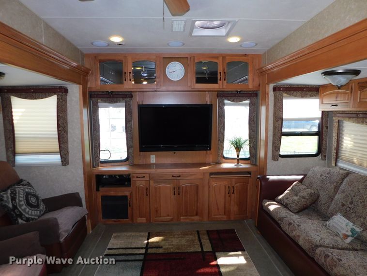 image for item DJ5998 2011 Excell D31RLE  camper