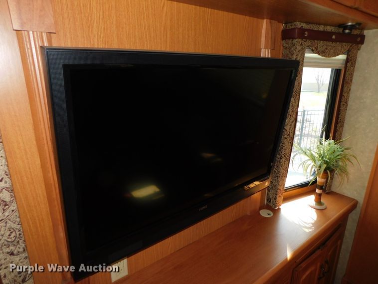 image for item DJ5998 2011 Excell D31RLE  camper