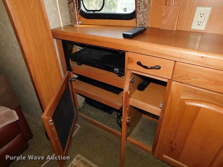 image for item DJ5998 2011 Excell D31RLE  camper