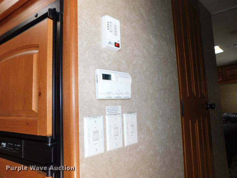 image for item DJ5998 2011 Excell D31RLE  camper