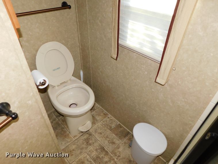 image for item DJ5998 2011 Excell D31RLE  camper