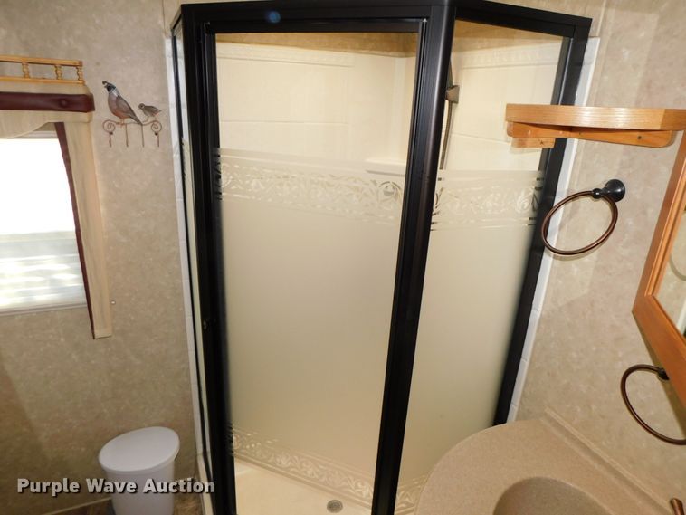 image for item DJ5998 2011 Excell D31RLE  camper