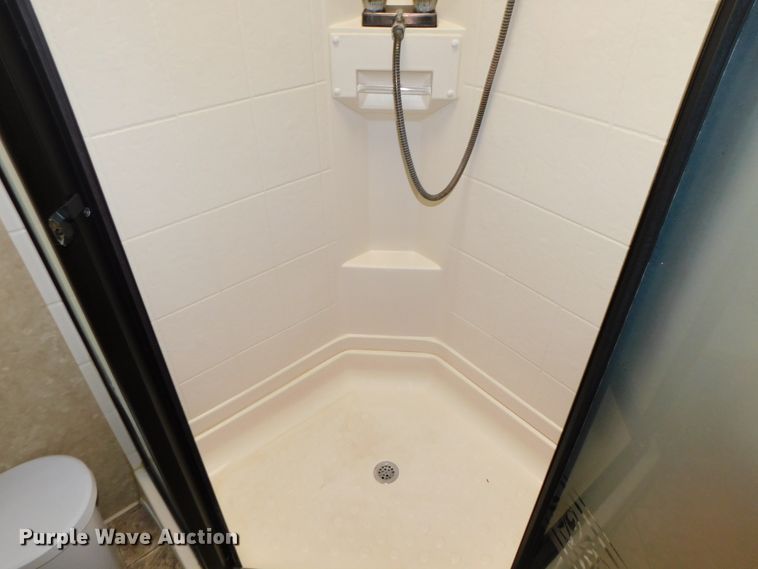 image for item DJ5998 2011 Excell D31RLE  camper