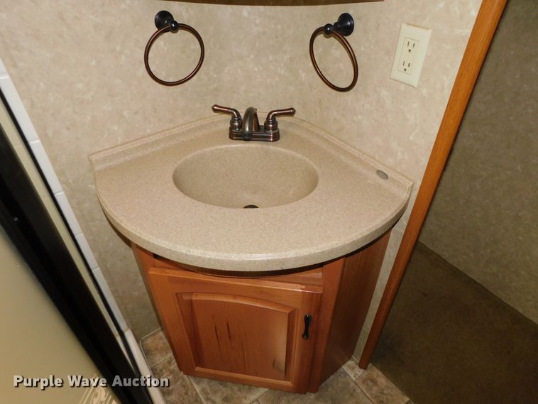 image for item DJ5998 2011 Excell D31RLE  camper