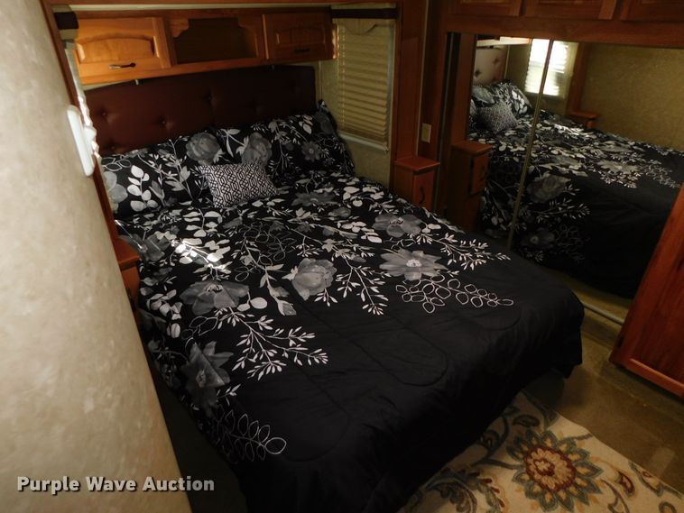 image for item DJ5998 2011 Excell D31RLE  camper