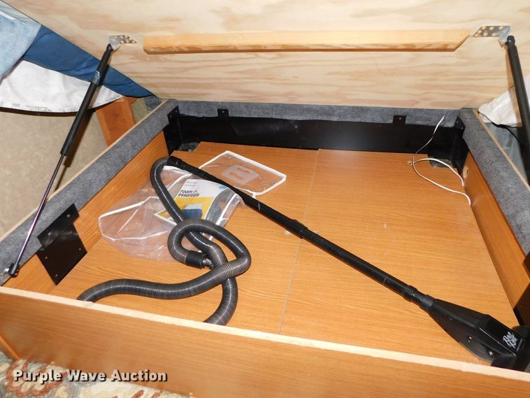 image for item DJ5998 2011 Excell D31RLE  camper