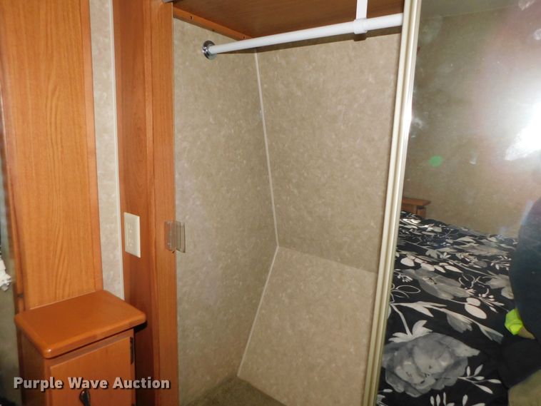 image for item DJ5998 2011 Excell D31RLE  camper