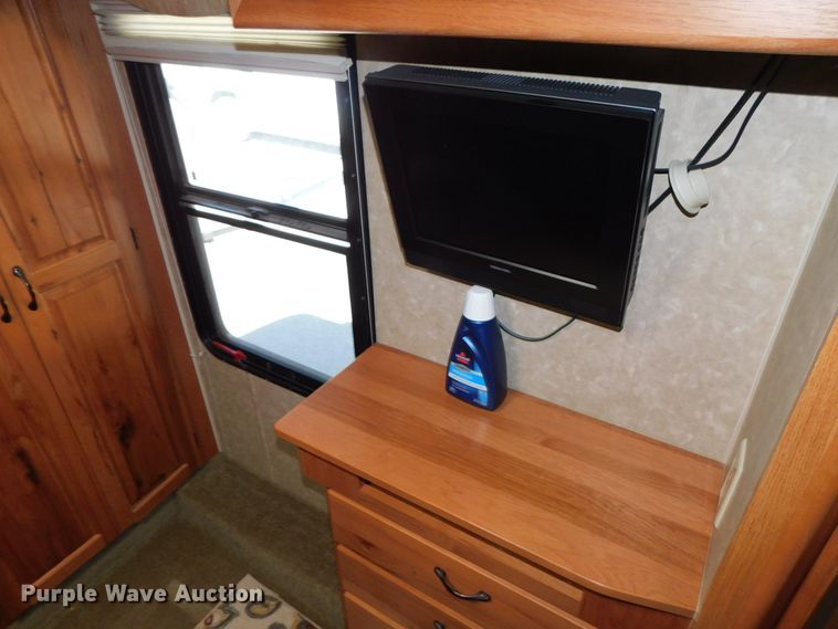 image for item DJ5998 2011 Excell D31RLE  camper