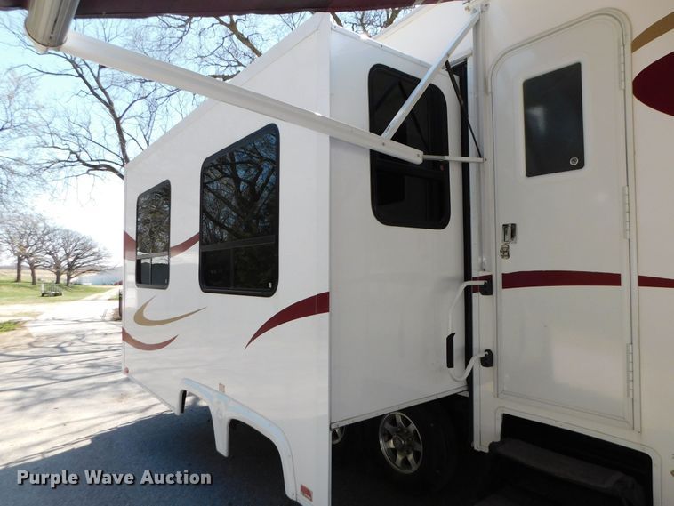 image for item DJ5998 2011 Excell D31RLE  camper