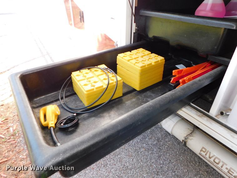 image for item DJ5998 2011 Excell D31RLE  camper