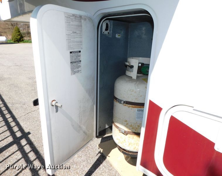 image for item DJ5998 2011 Excell D31RLE  camper