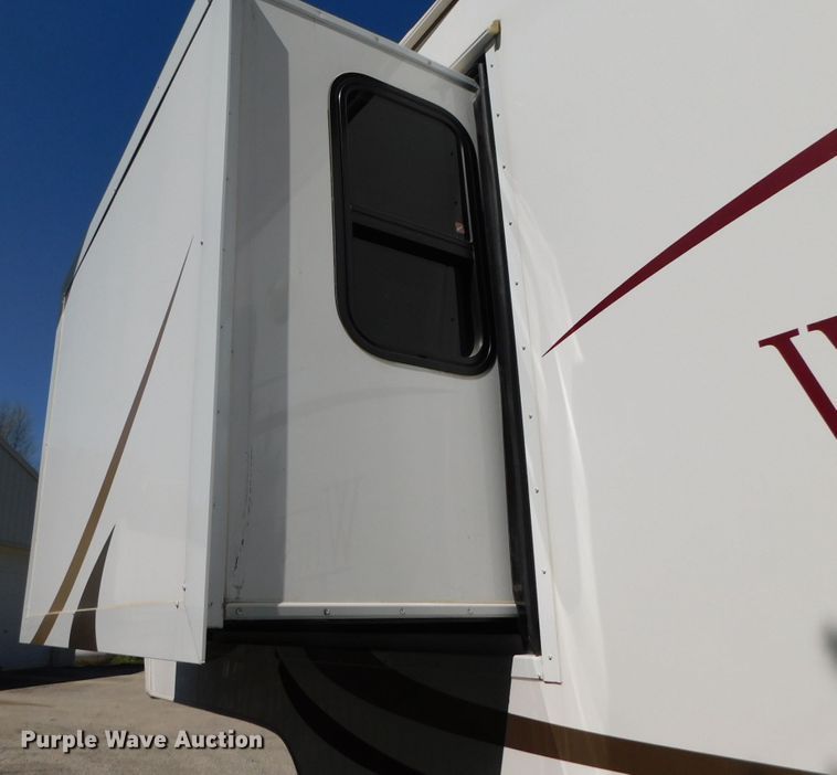 image for item DJ5998 2011 Excell D31RLE  camper