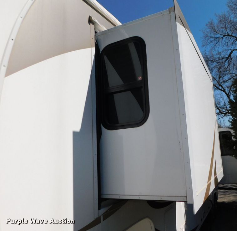 image for item DJ5998 2011 Excell D31RLE  camper