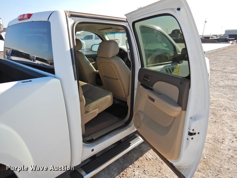 image for item DJ8389 2011 GMC Sierra 1500  Crew Cab pickup truck