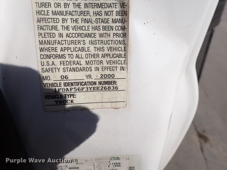 image for item DK4653 2000 Ford F550 Super Duty  flatbed truck