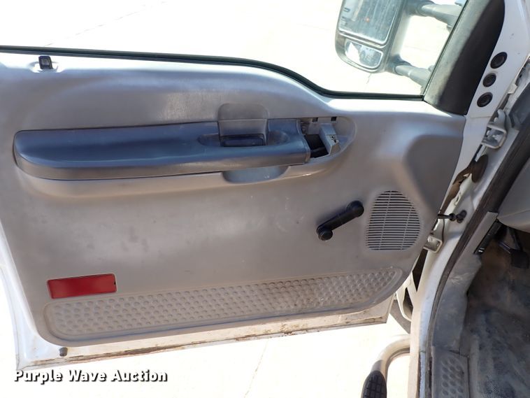 image for item DK4653 2000 Ford F550 Super Duty  flatbed truck