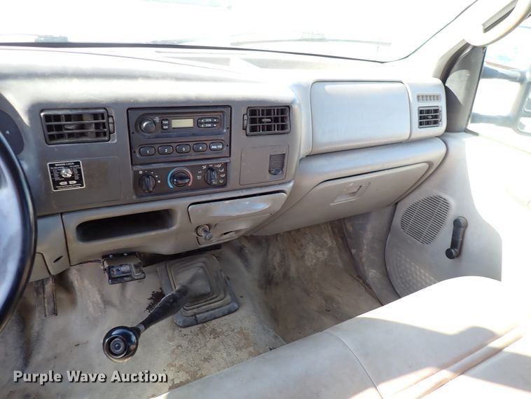 image for item DK4653 2000 Ford F550 Super Duty  flatbed truck