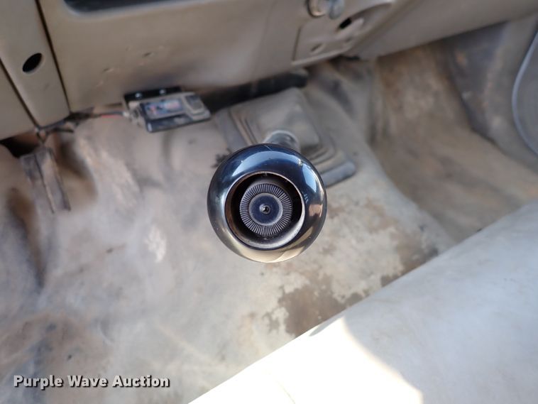 image for item DK4653 2000 Ford F550 Super Duty  flatbed truck