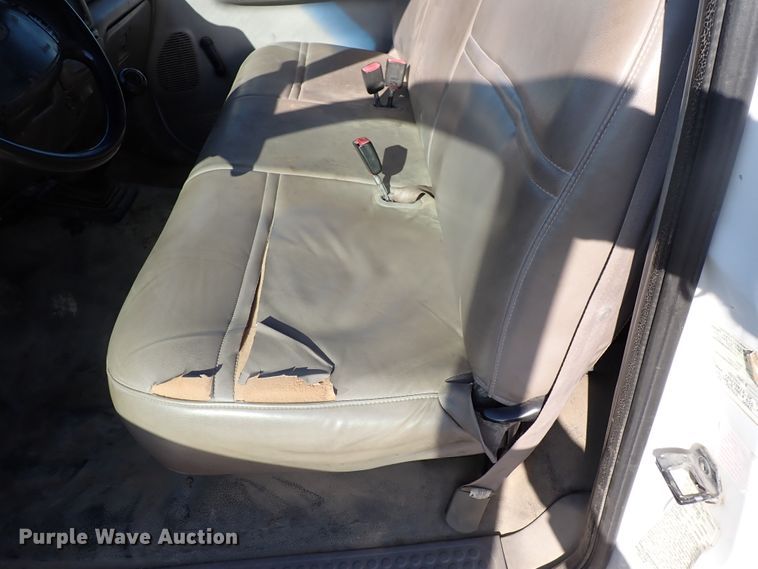 image for item DK4653 2000 Ford F550 Super Duty  flatbed truck