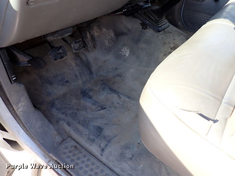 image for item DK4653 2000 Ford F550 Super Duty  flatbed truck