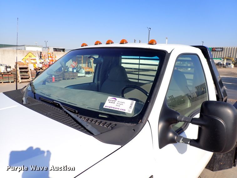 image for item DK4653 2000 Ford F550 Super Duty  flatbed truck