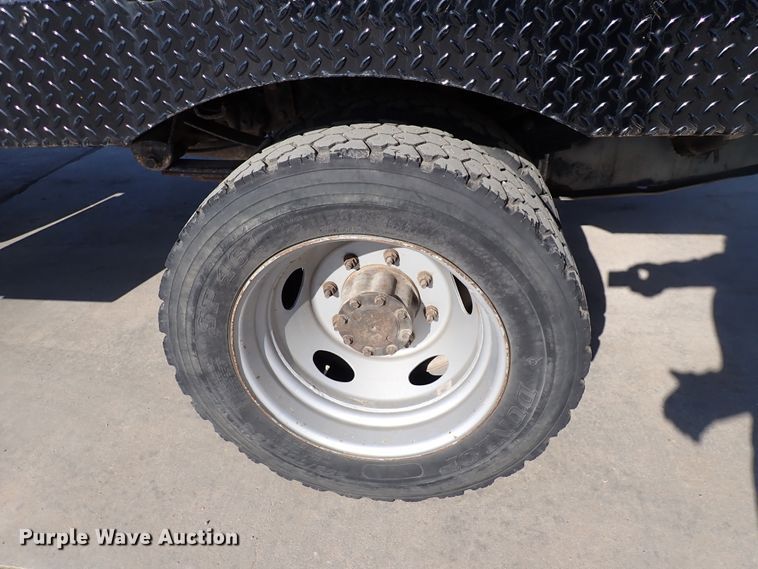 image for item DK4653 2000 Ford F550 Super Duty  flatbed truck