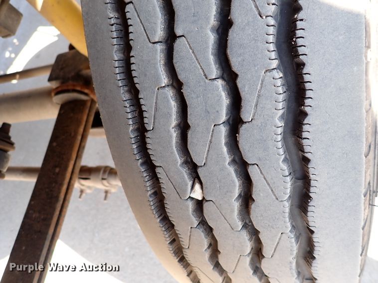 image for item DK4653 2000 Ford F550 Super Duty  flatbed truck