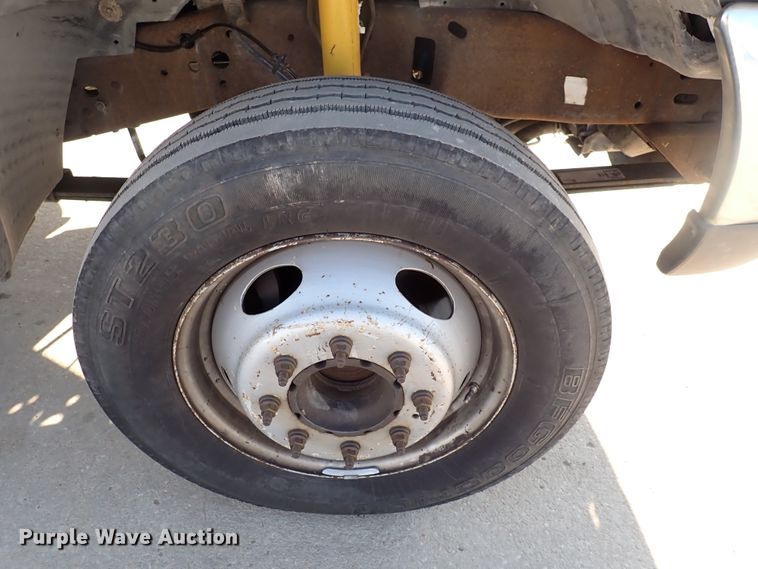 image for item DK4653 2000 Ford F550 Super Duty  flatbed truck