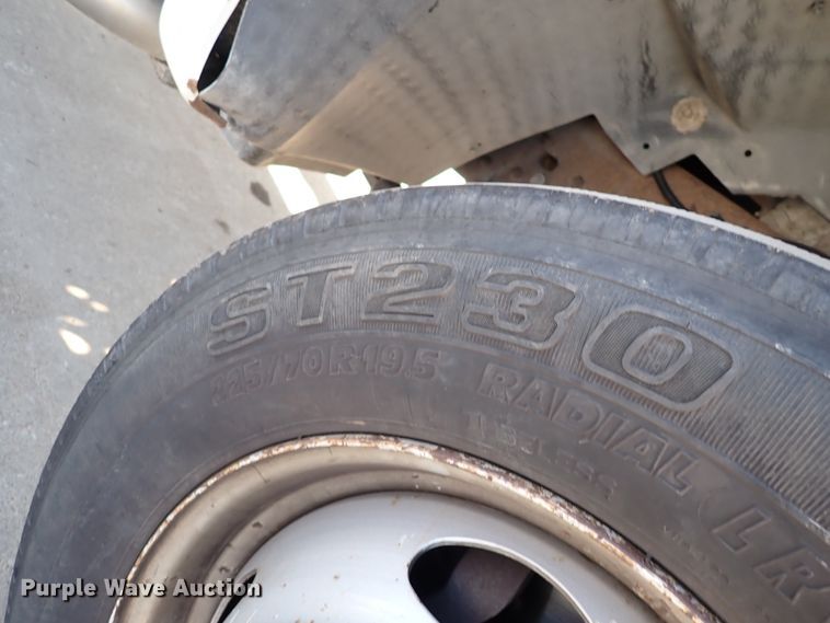 image for item DK4653 2000 Ford F550 Super Duty  flatbed truck