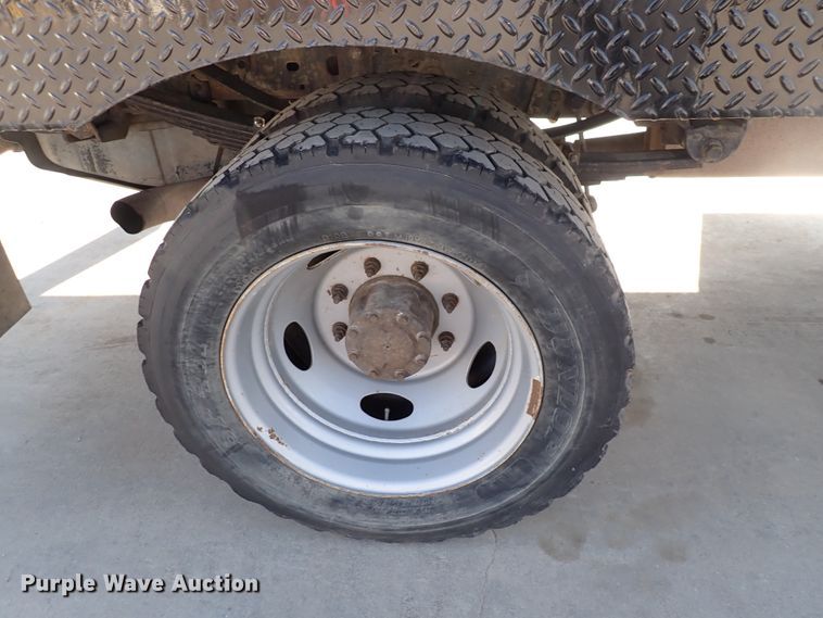 image for item DK4653 2000 Ford F550 Super Duty  flatbed truck