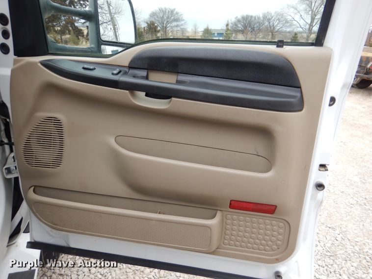 image for item DL2192 2007 Ford F550 Super Duty XLT  flatbed truck