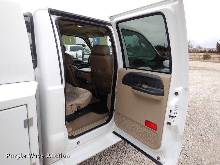 image for item DL2192 2007 Ford F550 Super Duty XLT  flatbed truck