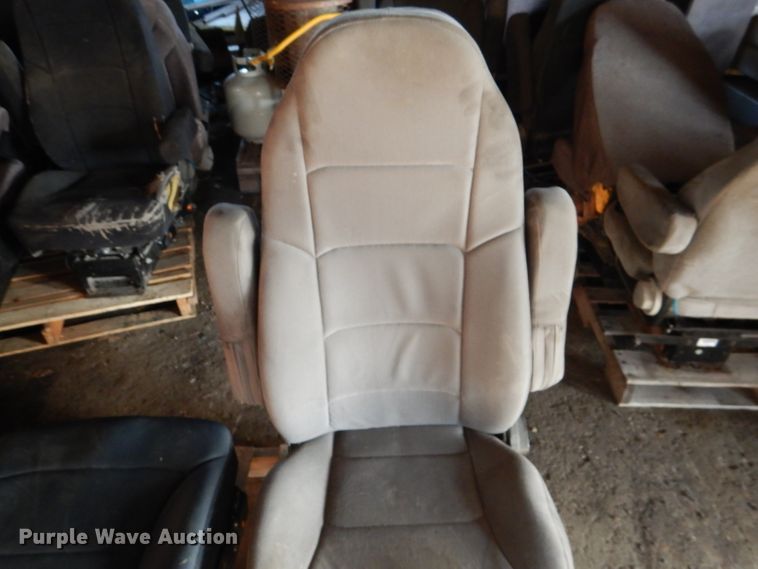 image for item DL2773 (8) air ride seats