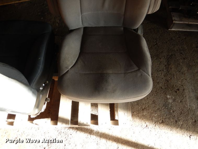 image for item DL2773 (8) air ride seats