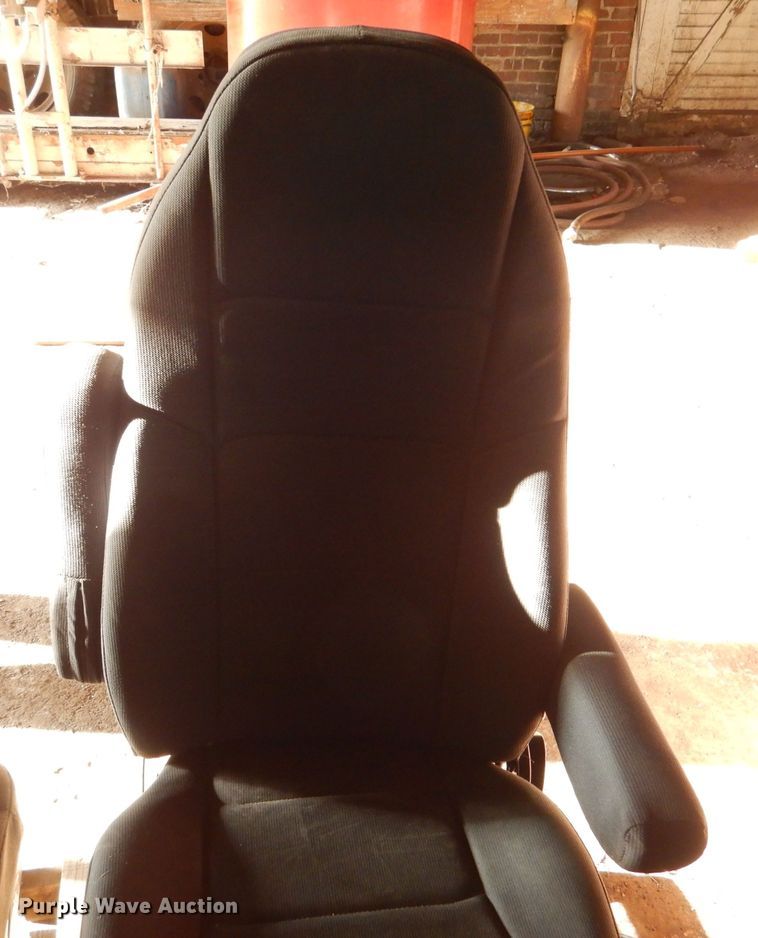 image for item DL2773 (8) air ride seats