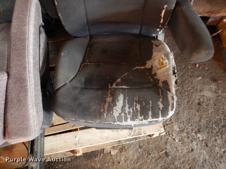 image for item DL2773 (8) air ride seats