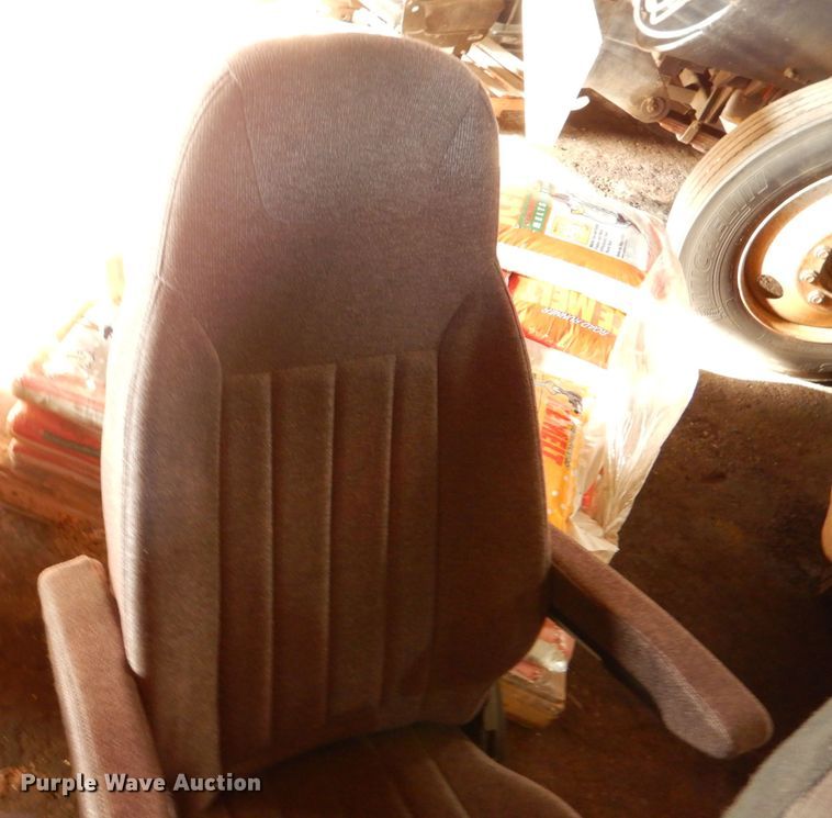 image for item DL2773 (8) air ride seats